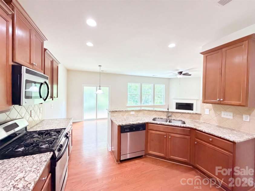 7230 Kinley Commons Lane, Charlotte, NC 28278.  MLS# CAR4426308, YatesRealty ID 51777. 