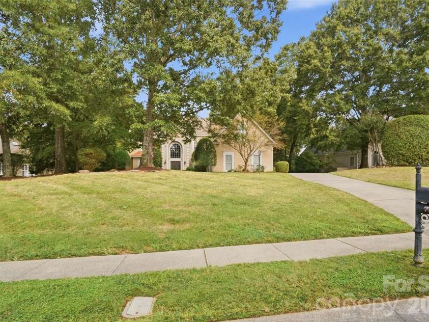7425 Seton House Lane, Charlotte, NC 28277.  MLS# CAR4425124, YatesRealty ID 51778. 