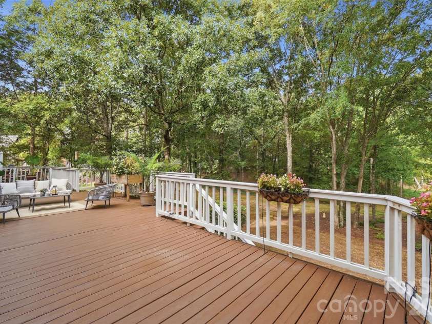 7425 Seton House Lane, Charlotte, NC 28277.  MLS# CAR4425124, YatesRealty ID 51778. 