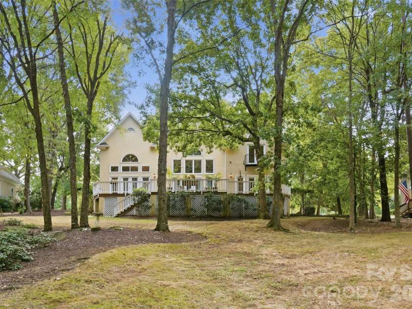 7425 Seton House Lane, Charlotte, NC 28277.  MLS# CAR4425124, YatesRealty ID 51778. 