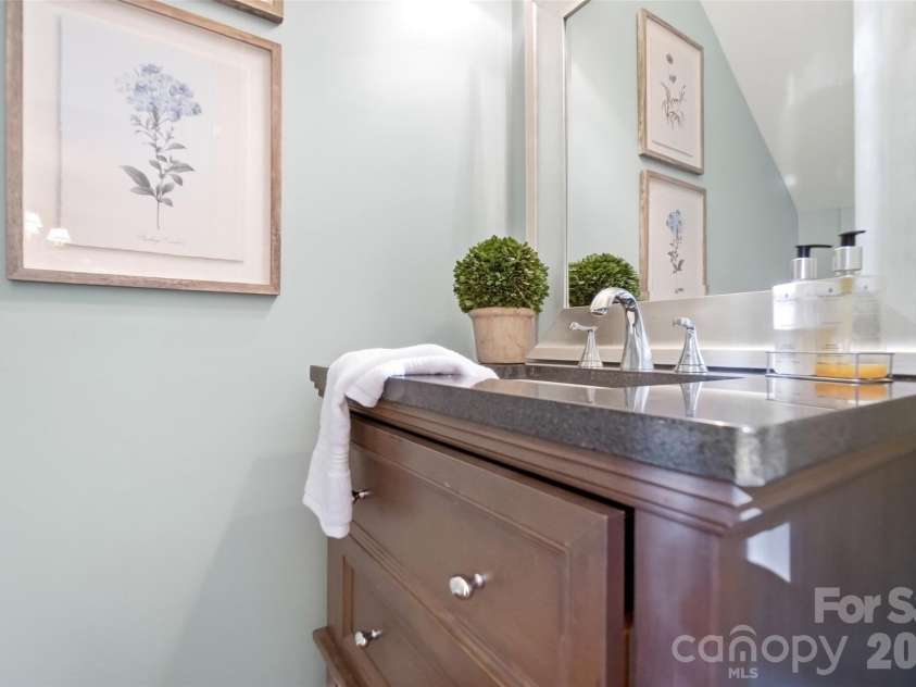 7425 Seton House Lane, Charlotte, NC 28277.  MLS# CAR4425124, YatesRealty ID 51778. Half bath
