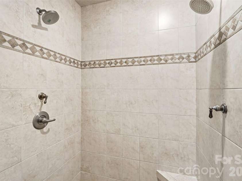 7425 Seton House Lane, Charlotte, NC 28277.  MLS# CAR4425124, YatesRealty ID 51778. Primary shower