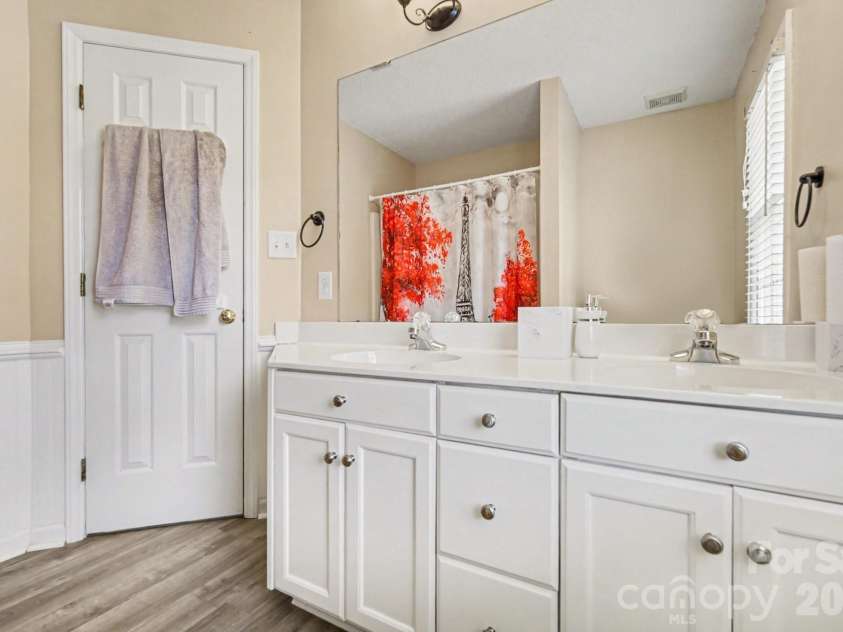 2518 Pimpernel Road, Charlotte, NC 28213.  MLS# CAR4355218, YatesRealty ID 5178. 