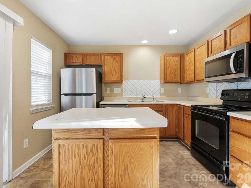 11214 Grass Field Road, Charlotte, NC 28213.  MLS# CAR4425322, YatesRealty ID 51781. 