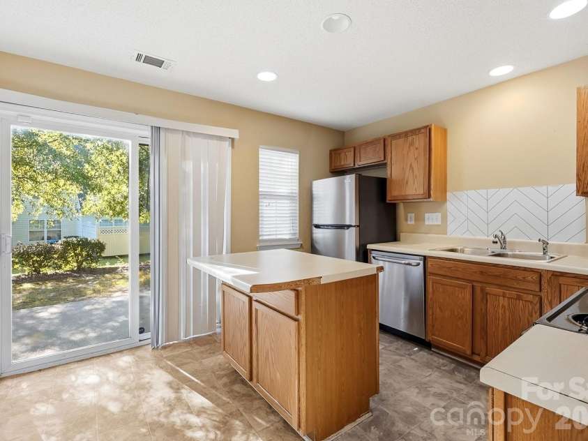 11214 Grass Field Road, Charlotte, NC 28213.  MLS# CAR4425322, YatesRealty ID 51781. 