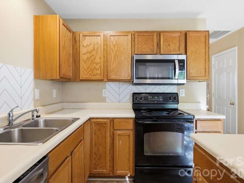 11214 Grass Field Road, Charlotte, NC 28213.  MLS# CAR4425322, YatesRealty ID 51781. 