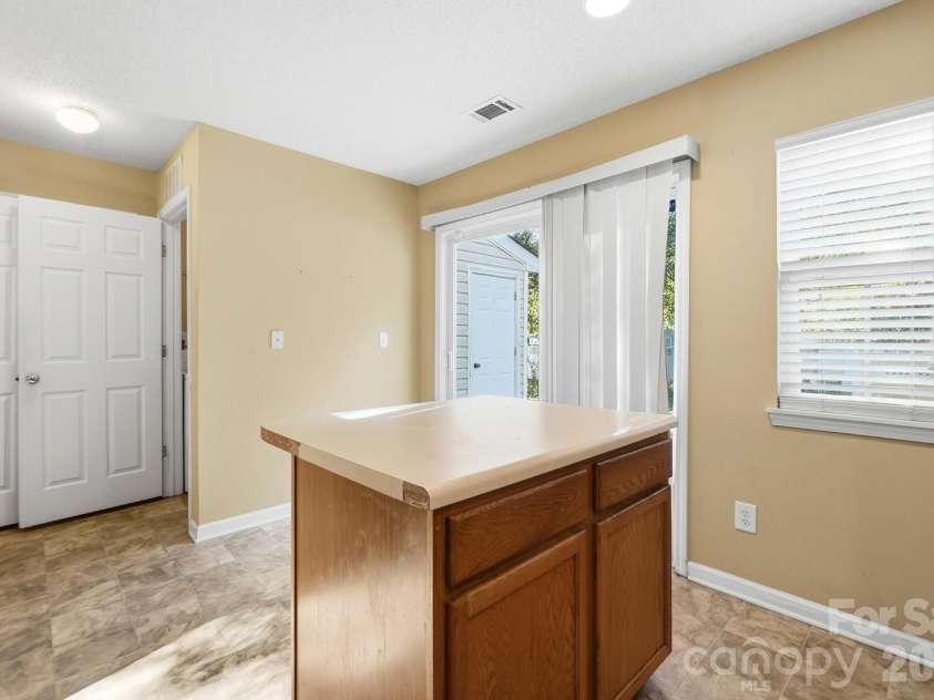 11214 Grass Field Road, Charlotte, NC 28213.  MLS# CAR4425322, YatesRealty ID 51781. 