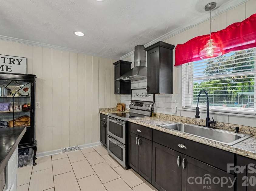540 Harvell Drive, Concord, NC 28025.  MLS# CAR4426194, YatesRealty ID 51783. 