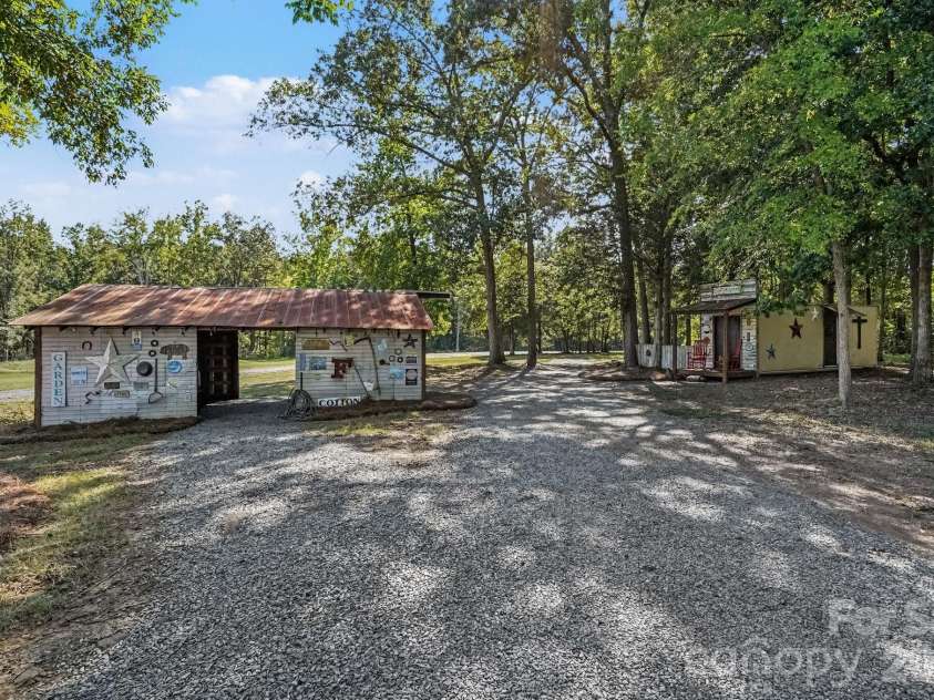 540 Harvell Drive, Concord, NC 28025.  MLS# CAR4426194, YatesRealty ID 51783. 