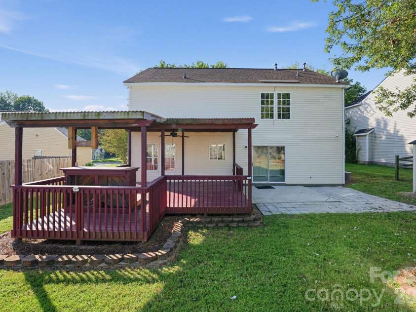 3027 Hawick Commons Drive, Concord, NC 28027.  MLS# CAR4426324, YatesRealty ID 51789. 