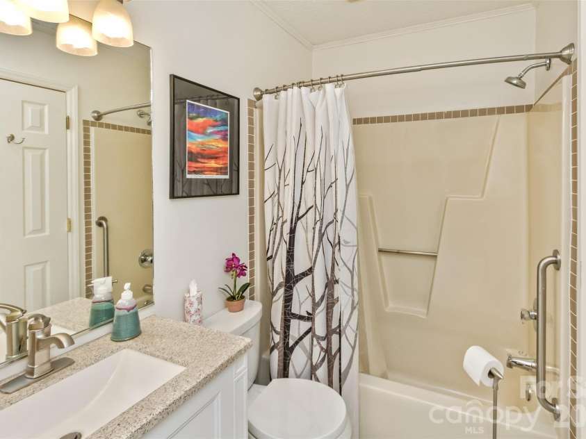 3001 Saint Augustine Place, Asheville, NC 28805.  MLS# CAR4424011, YatesRealty ID 51790. Guest bath