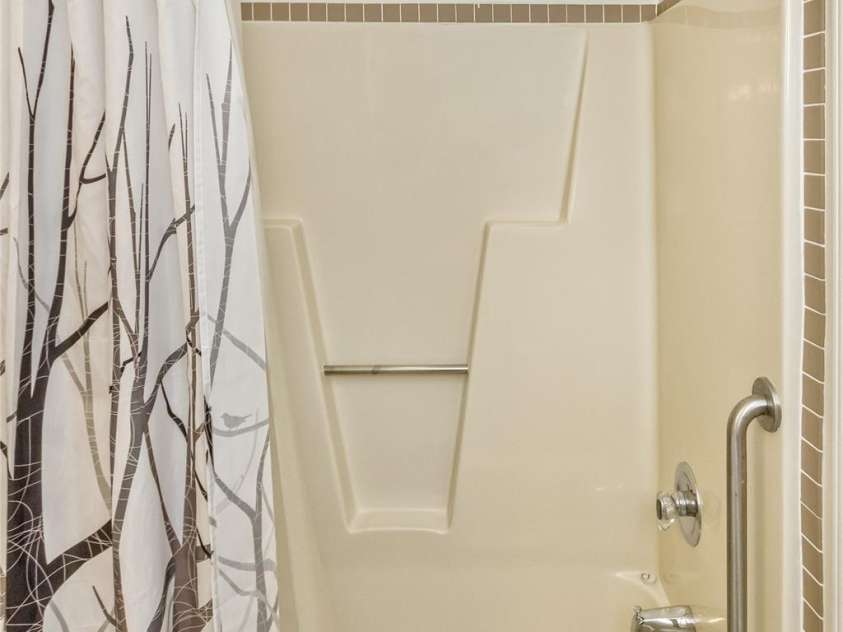 3001 Saint Augustine Place, Asheville, NC 28805.  MLS# CAR4424011, YatesRealty ID 51790. Guest bath