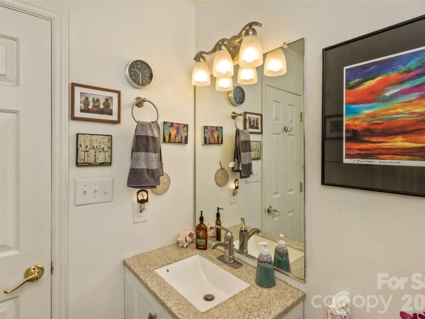 3001 Saint Augustine Place, Asheville, NC 28805.  MLS# CAR4424011, YatesRealty ID 51790. Guest bath