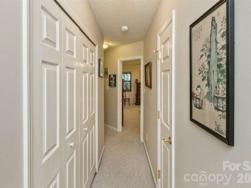 3001 Saint Augustine Place, Asheville, NC 28805.  MLS# CAR4424011, YatesRealty ID 51790. Hallway