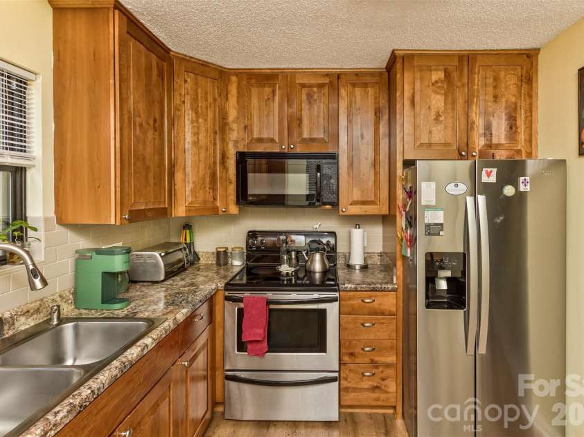 3001 Saint Augustine Place, Asheville, NC 28805.  MLS# CAR4424011, YatesRealty ID 51790. Kitchen