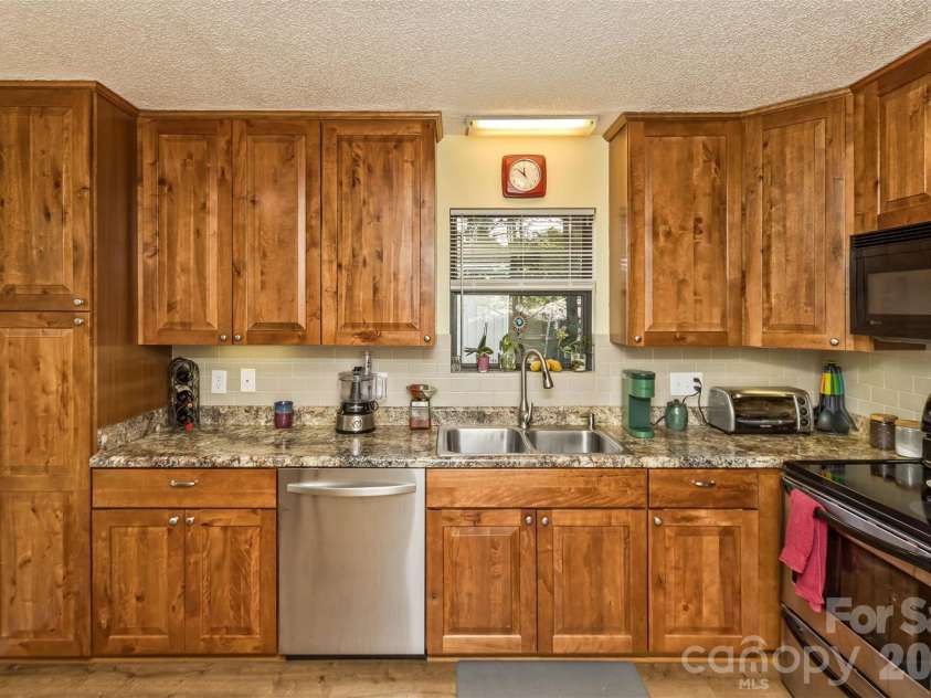 3001 Saint Augustine Place, Asheville, NC 28805.  MLS# CAR4424011, YatesRealty ID 51790. Kitchen