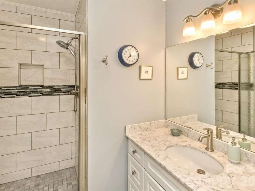3001 Saint Augustine Place, Asheville, NC 28805.  MLS# CAR4424011, YatesRealty ID 51790. Master bath