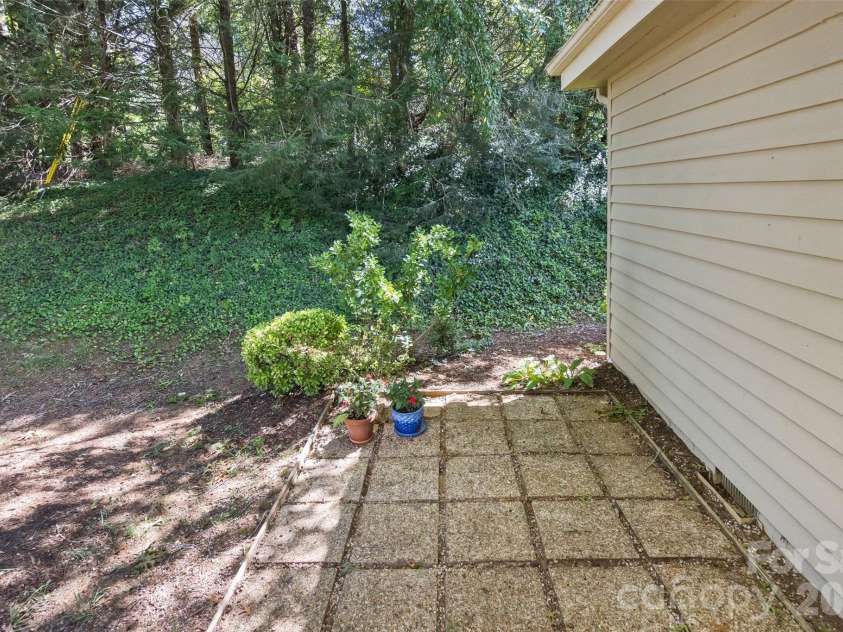 3001 Saint Augustine Place, Asheville, NC 28805.  MLS# CAR4424011, YatesRealty ID 51790. Patio