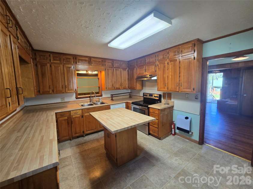 159 Hubert Street, Newland, NC 28657.  MLS# CAR4426333, YatesRealty ID 51794. 