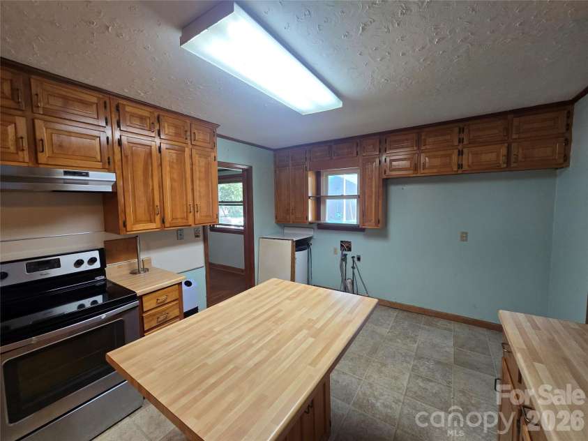 159 Hubert Street, Newland, NC 28657.  MLS# CAR4426333, YatesRealty ID 51794. 