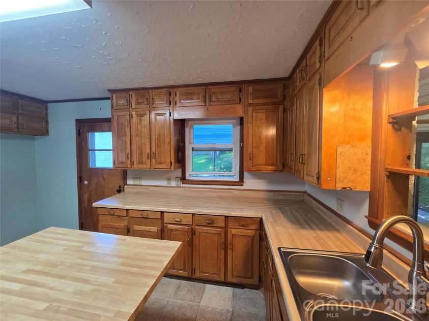159 Hubert Street, Newland, NC 28657.  MLS# CAR4426333, YatesRealty ID 51794. 