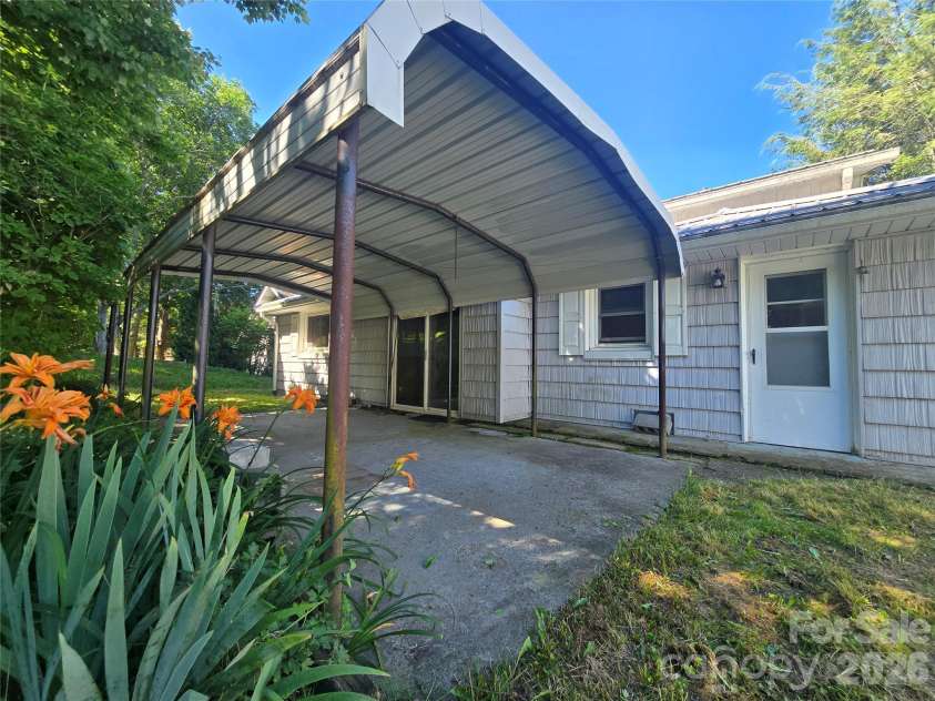 159 Hubert Street, Newland, NC 28657.  MLS# CAR4426333, YatesRealty ID 51794. 