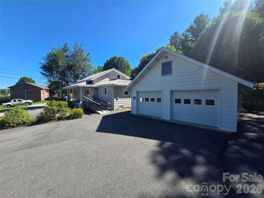 159 Hubert Street, Newland, NC 28657.  MLS# CAR4426333, YatesRealty ID 51794. 