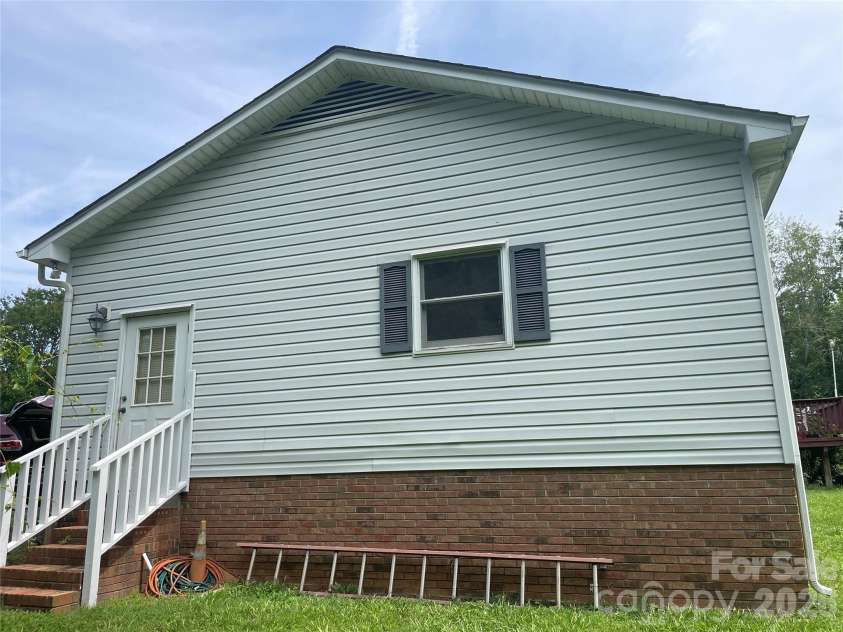 6630 Stevens Mill Road, Matthews, NC 28104.  MLS# CAR4403202, YatesRealty ID 51797. 