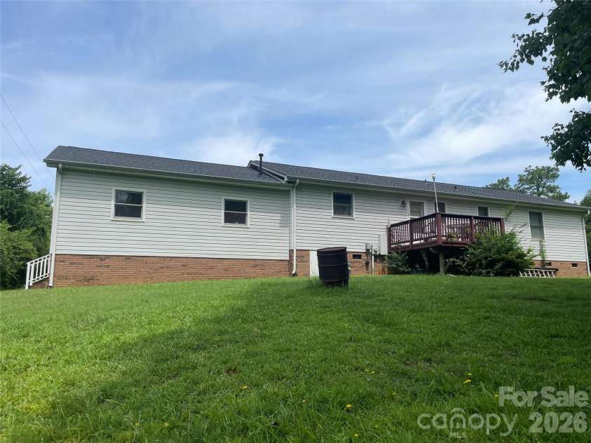 6630 Stevens Mill Road, Matthews, NC 28104.  MLS# CAR4403202, YatesRealty ID 51797. 