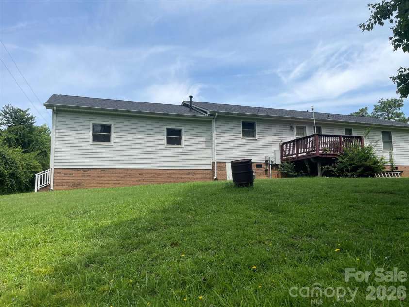 6630 Stevens Mill Road, Matthews, NC 28104.  MLS# CAR4403202, YatesRealty ID 51797. 