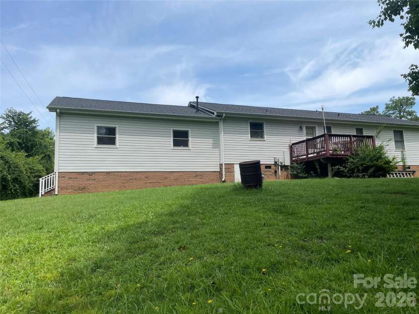 6630 Stevens Mill Road, Matthews, NC 28104.  MLS# CAR4403202, YatesRealty ID 51797. 