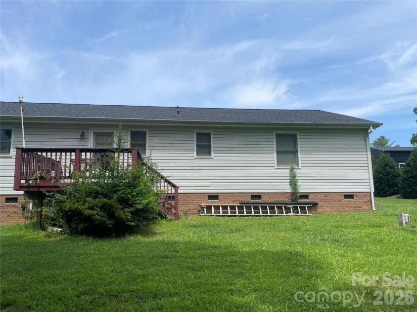 6630 Stevens Mill Road, Matthews, NC 28104.  MLS# CAR4403202, YatesRealty ID 51797. 