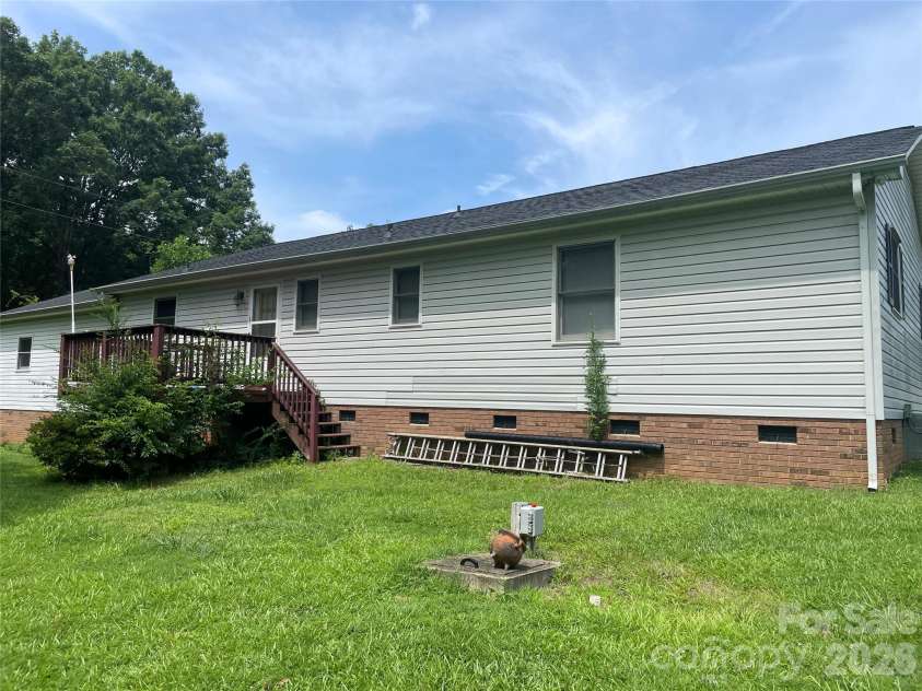 6630 Stevens Mill Road, Matthews, NC 28104.  MLS# CAR4403202, YatesRealty ID 51797. 