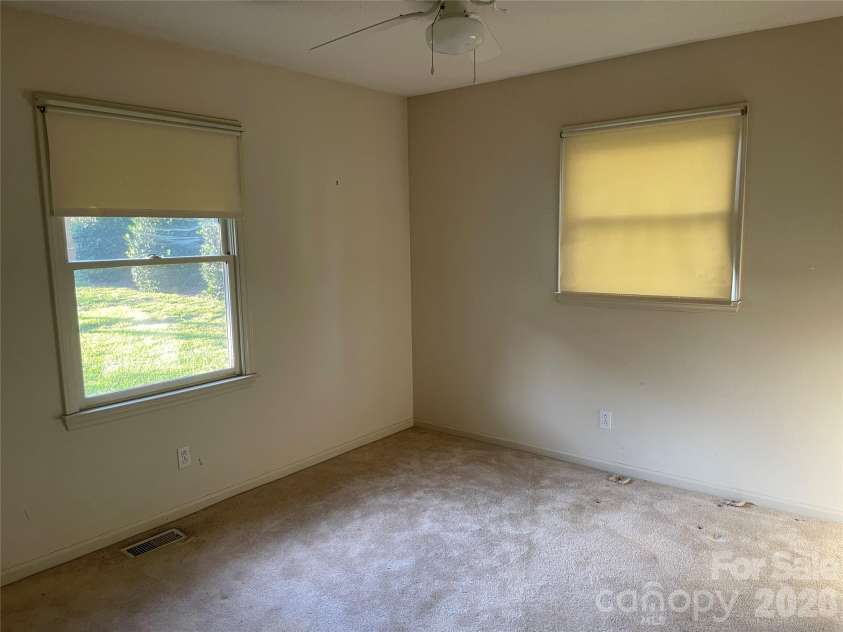 6630 Stevens Mill Road, Matthews, NC 28104.  MLS# CAR4403202, YatesRealty ID 51797. 