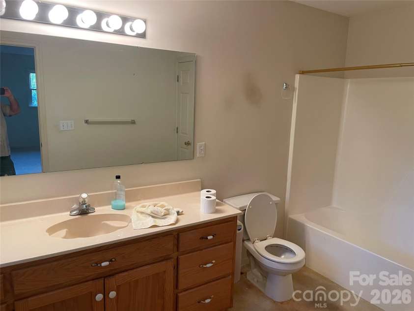6630 Stevens Mill Road, Matthews, NC 28104.  MLS# CAR4403202, YatesRealty ID 51797. 