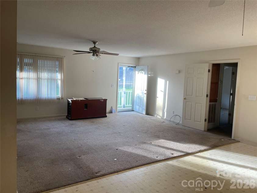 6630 Stevens Mill Road, Matthews, NC 28104.  MLS# CAR4403202, YatesRealty ID 51797. 