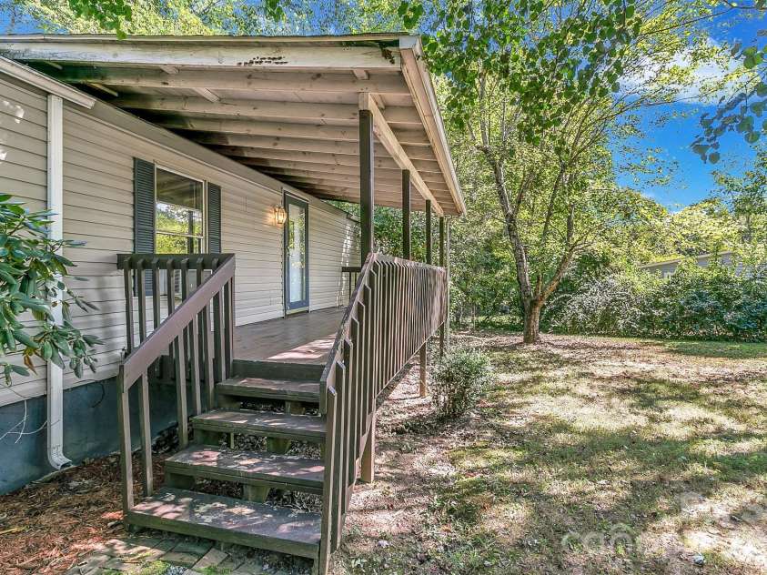 17 Blackberry Lane, Candler, NC 28715.  MLS# CAR4424424, YatesRealty ID 51798. 