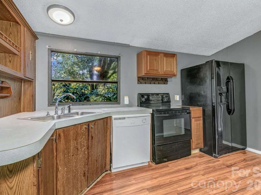 17 Blackberry Lane, Candler, NC 28715.  MLS# CAR4424424, YatesRealty ID 51798. 
