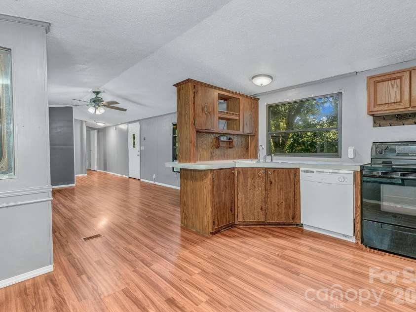 17 Blackberry Lane, Candler, NC 28715.  MLS# CAR4424424, YatesRealty ID 51798. 