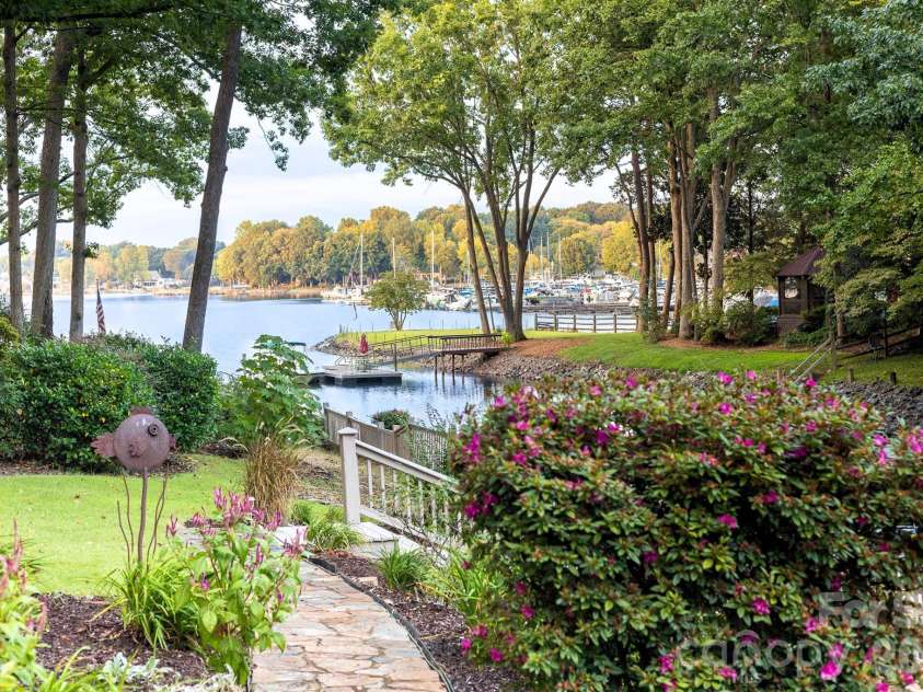 20019 Chapel Point Lane, Cornelius, NC 28031.  MLS# CAR4426213, YatesRealty ID 51799. 
