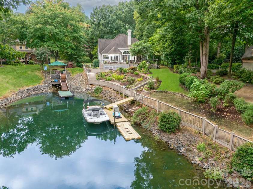 20019 Chapel Point Lane, Cornelius, NC 28031.  MLS# CAR4426213, YatesRealty ID 51799. 