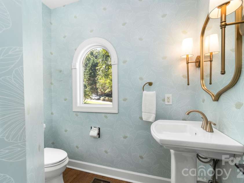 20019 Chapel Point Lane, Cornelius, NC 28031.  MLS# CAR4426213, YatesRealty ID 51799. 