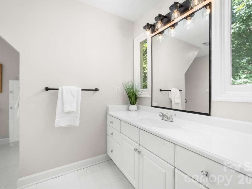20019 Chapel Point Lane, Cornelius, NC 28031.  MLS# CAR4426213, YatesRealty ID 51799. 