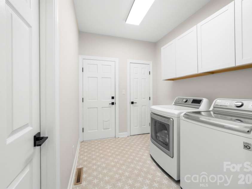 20019 Chapel Point Lane, Cornelius, NC 28031.  MLS# CAR4426213, YatesRealty ID 51799. 