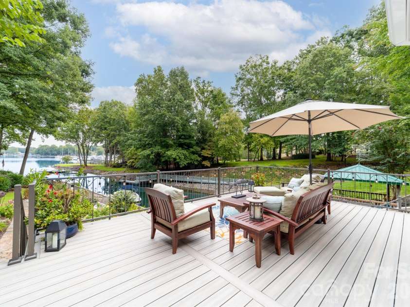 20019 Chapel Point Lane, Cornelius, NC 28031.  MLS# CAR4426213, YatesRealty ID 51799. 