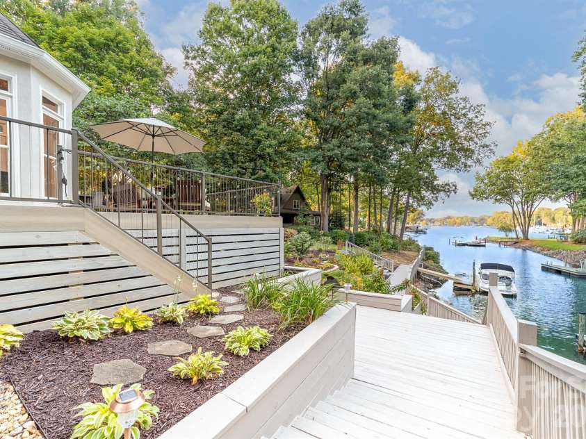 20019 Chapel Point Lane, Cornelius, NC 28031.  MLS# CAR4426213, YatesRealty ID 51799. 