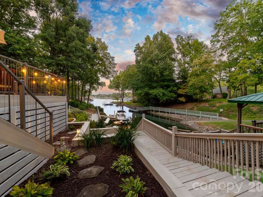 20019 Chapel Point Lane, Cornelius, NC 28031.  MLS# CAR4426213, YatesRealty ID 51799. 