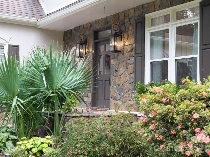 20019 Chapel Point Lane, Cornelius, NC 28031.  MLS# CAR4426213, YatesRealty ID 51799. 