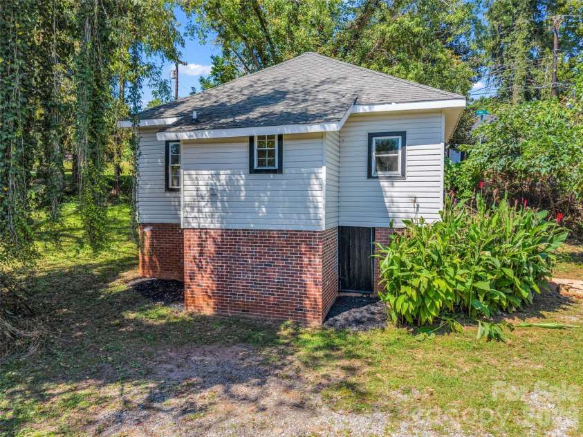 795 Tate Street, Marion, NC 28752.  MLS# CAR4426347, YatesRealty ID 51801. 