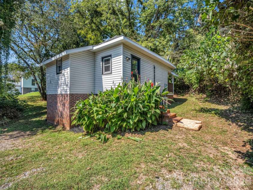 795 Tate Street, Marion, NC 28752.  MLS# CAR4426347, YatesRealty ID 51801. 